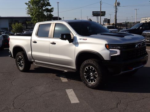 Used 2022 Chevrolet Silverado 1500 ZR2 AWD/4WD image 2
