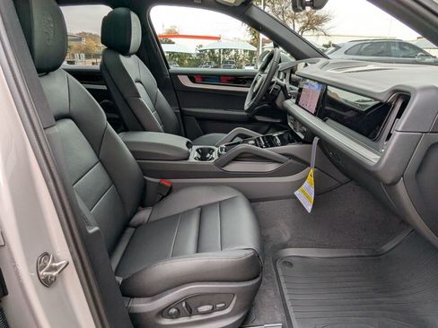 Certified 2026 Porsche Cayenne AWD/4WD image 24