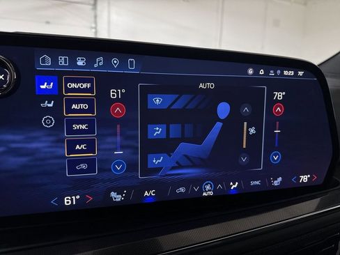 New 2026 Chevrolet Suburban RST w/ Comfort Package AWD/4WD image 17