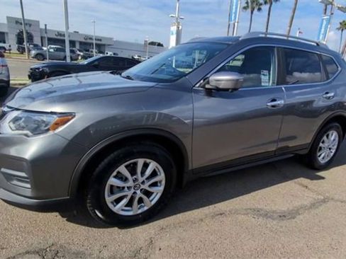 Used 2018 Nissan Rogue SV w/ Premium Package image 4