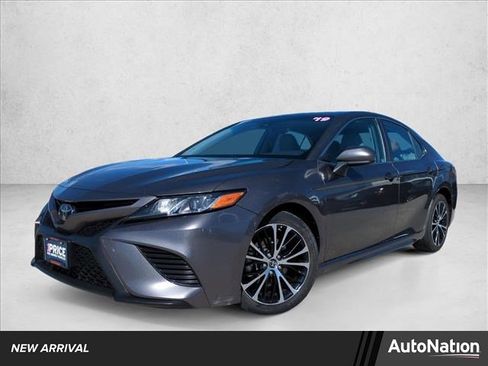 Used 2019 Toyota Camry SE image 1