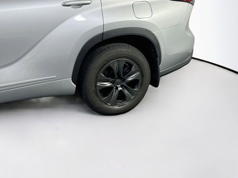 Used 2022 Toyota Highlander XLE image 31