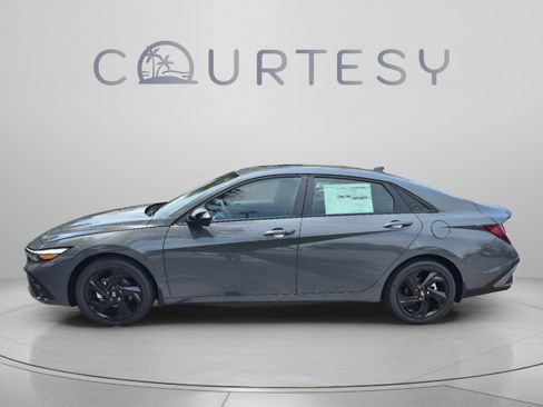 New 2026 Hyundai Elantra SEL Sport FWD image 2