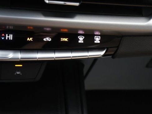 Used 2025 Cadillac XT4 Premium Luxury image 28