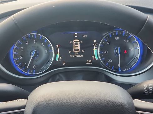 Used 2023 Chrysler Pacifica Touring-L FWD image 13