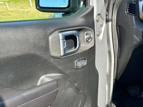 Used 2020 Jeep Wrangler Willys image 18