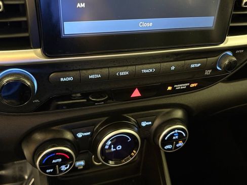 Used 2025 Hyundai Venue SEL FWD image 27