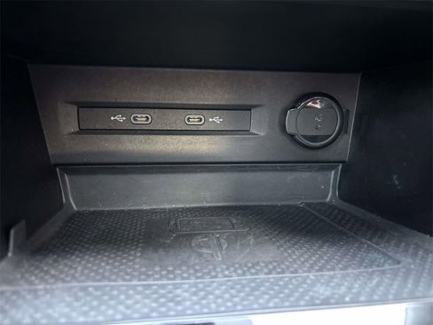 Used 2023 Volkswagen Taos SE w/ Panoramic Sunroof Package image 28