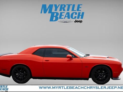 Used 2016 Dodge Challenger R/T w/ Driver Convenience Group image 7