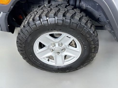 Used 2020 Jeep Gladiator Sport w/ Quick Order Package 24S image 30