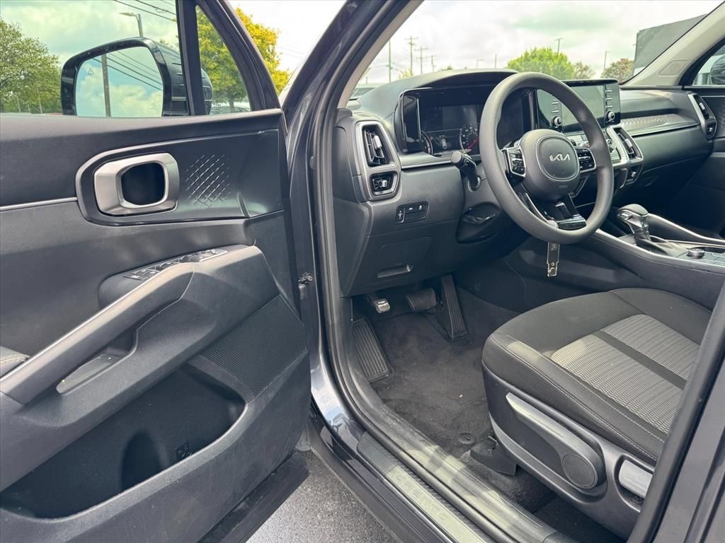 Certified 2023 Kia Sorento LX FWD image 14