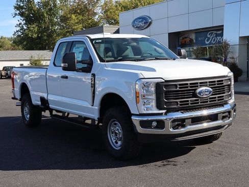 New 2026 Ford F250 XL w/ XL Off-Road Package image 2