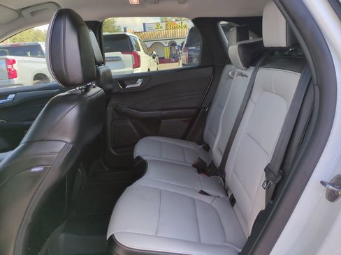 Used 2025 Ford Escape SE image 14