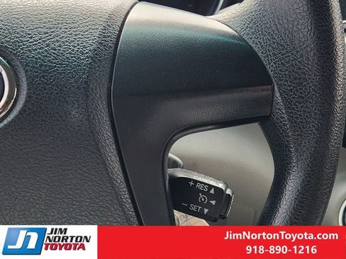 Used 2011 Toyota Highlander Base image 29