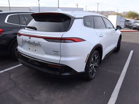 Used 2025 Toyota Crown Signia image 4