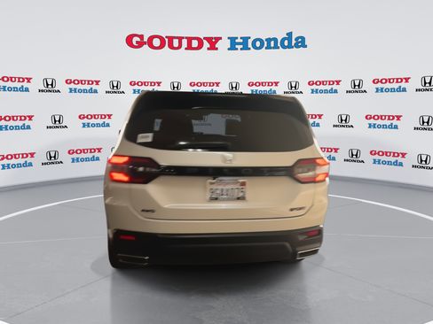 Certified 2023 Honda Pilot Sport image 7