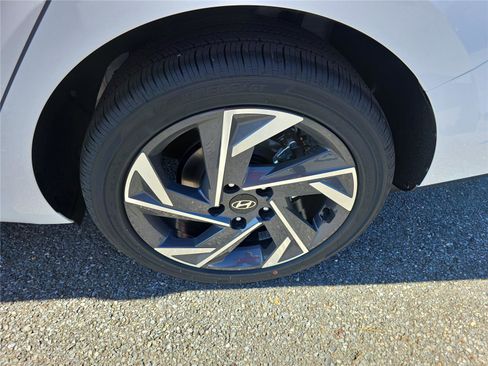 New 2026 Hyundai Elantra Limited image 9
