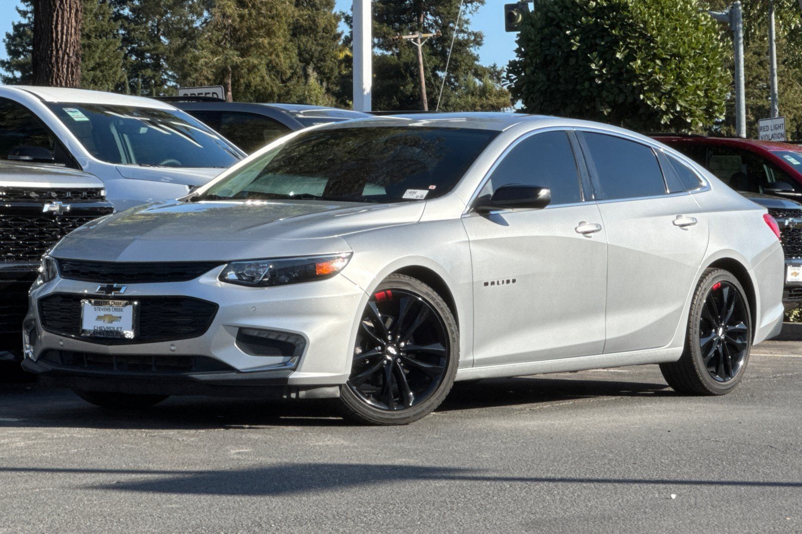 Used 2018 Chevrolet Malibu LT w/ Leather Package FWD image 9