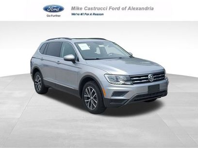 Used 2020 Volkswagen Tiguan SE w/ Panoramic Sunroof Package