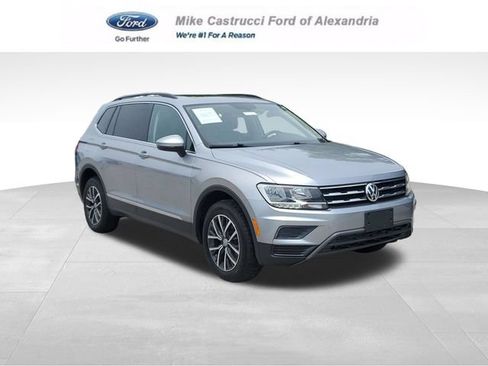 Used 2020 Volkswagen Tiguan SE w/ Panoramic Sunroof Package FWD image 1
