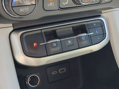 Used 2023 GMC Acadia SLE w/ Driver Convenience Package FWD image 28