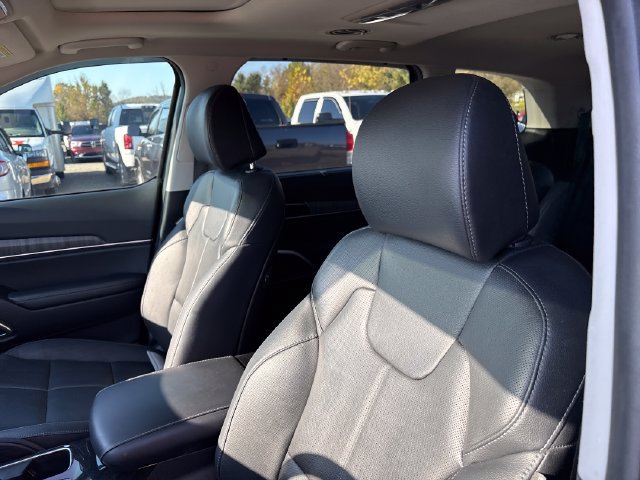 Used 2024 Kia Telluride EX w/ EX Captain's Chair Package AWD/4WD image 9