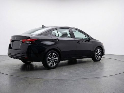 Used 2025 Nissan Versa SV image 9