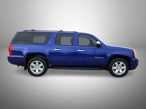 Used 2010 GMC Yukon XL SLT w/ SLT Chrome Package AWD/4WD image 4