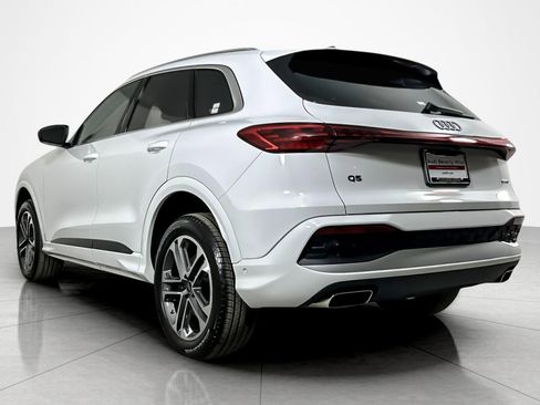Used 2025 Audi Q5 Premium w/ Convenience Package image 3