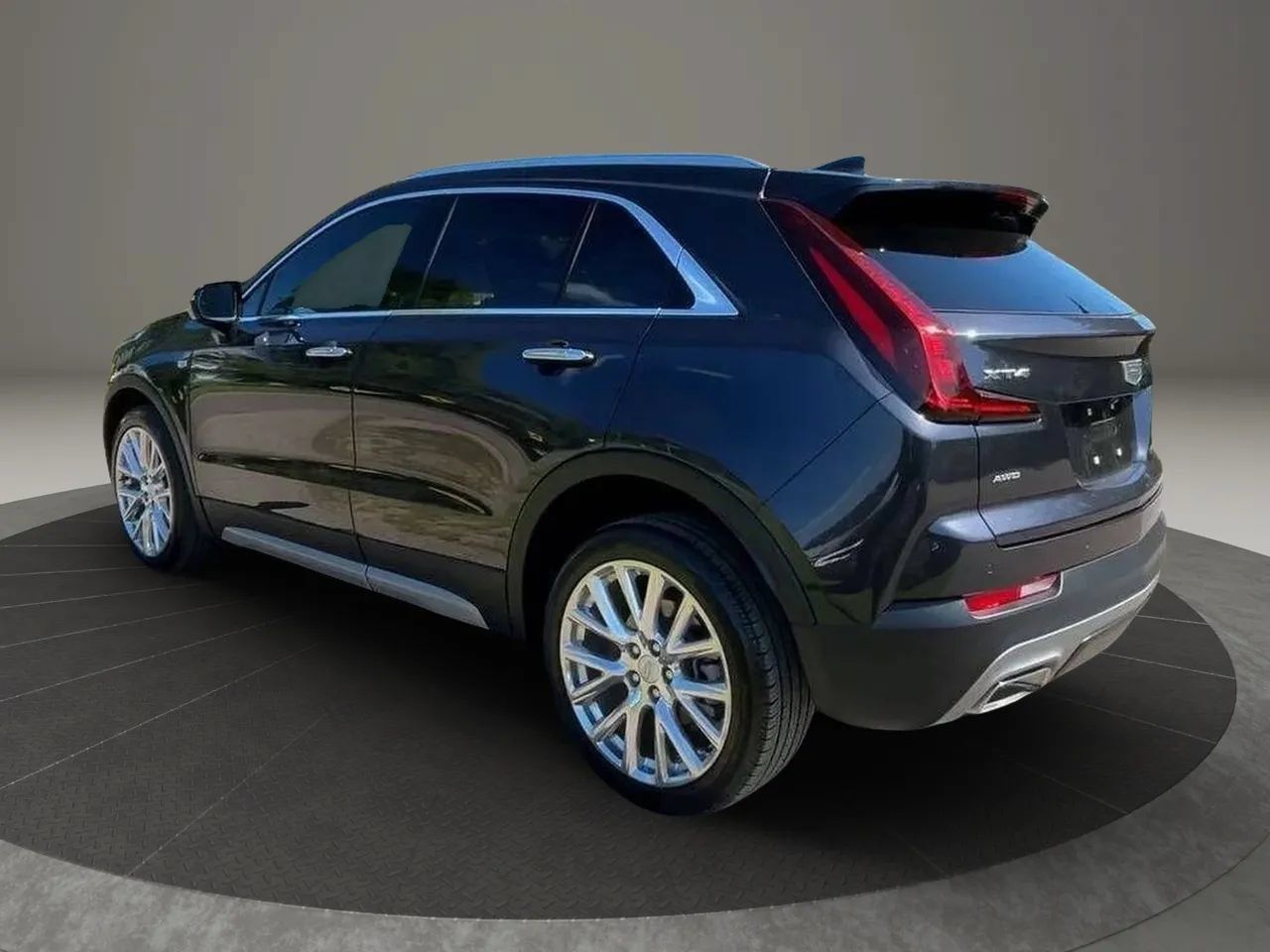 Used 2022 Cadillac XT4 Premium Luxury w/ LPO, Radiant Package AWD/4WD image 2