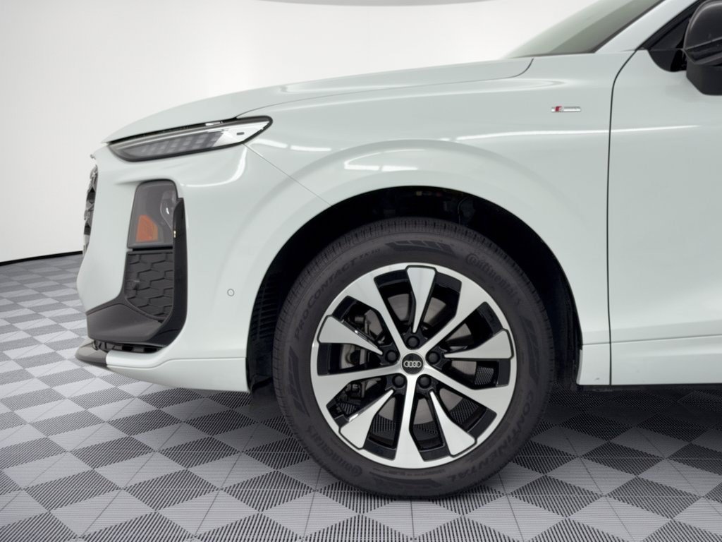 Certified 2026 Audi Q3 quattro 2.0T w/ Driver Assistance Package AWD/4WD image 13