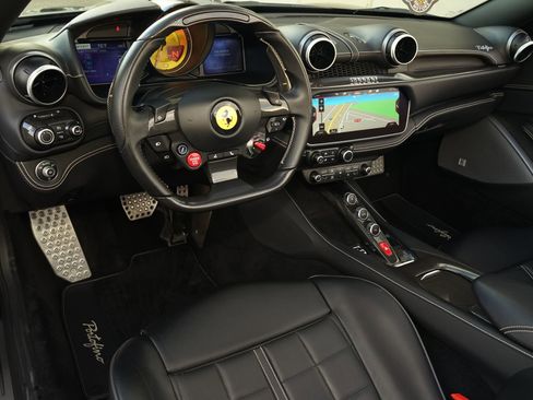 Used 2019 Ferrari Portofino image 9