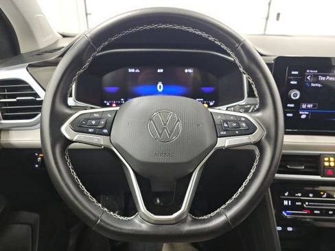 Used 2025 Volkswagen Taos SE image 17