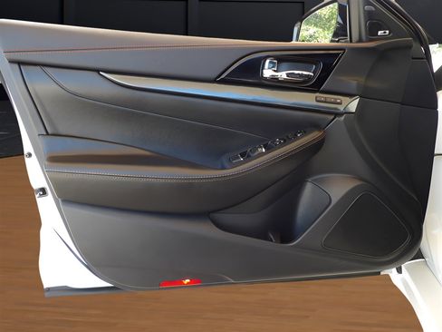 Used 2023 Nissan Maxima SR w/ Sport Mat Group image 9