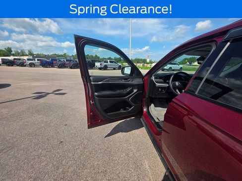 Used 2022 Jeep Grand Cherokee Limited AWD/4WD image 13