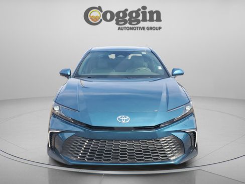 Used 2025 Toyota Camry SE image 6