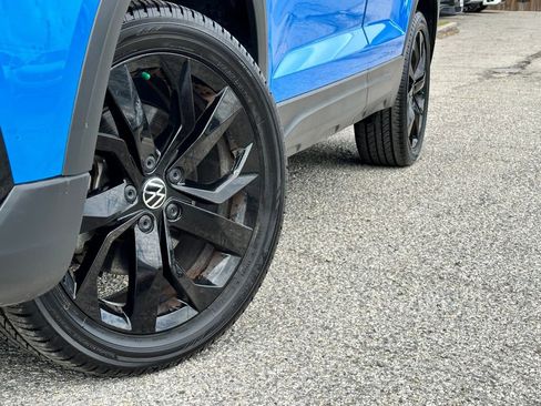 Used 2022 Volkswagen Taos SEL w/ Panoramic Sunroof Package image 2