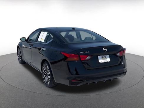 Used 2025 Nissan Altima 2.5 SV FWD image 11