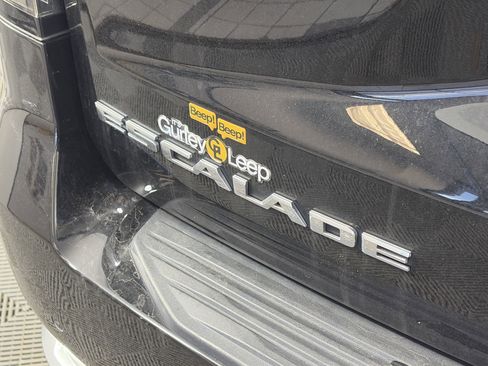 Used 2021 Cadillac Escalade Premium Luxury w/ Driver Assist Tech Package image 15