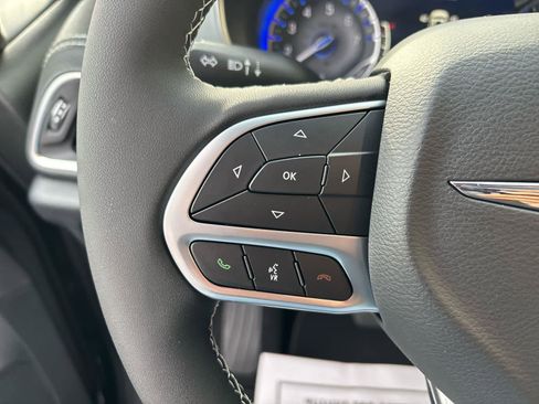 New 2026 Chrysler Pacifica Limited FWD image 18