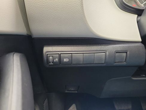 Used 2022 Toyota Corolla LE image 7