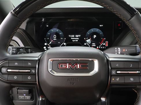 Used 2025 GMC Yukon AT4 AWD/4WD image 15