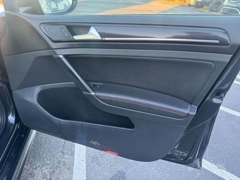Used 2017 Volkswagen GTI SE image 13