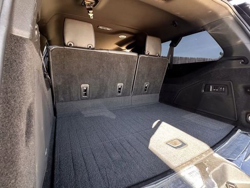 Used 2023 Cadillac Escalade ESV Luxury image 32