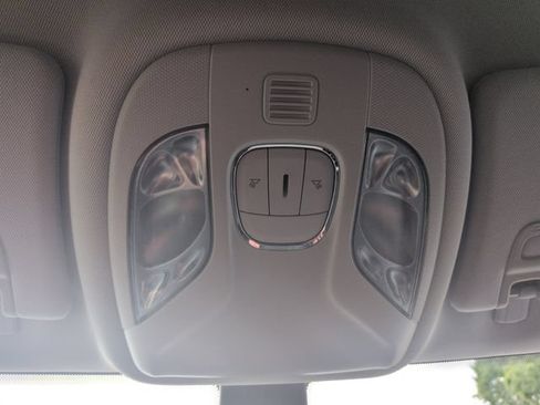 Used 2019 Jeep Compass Latitude FWD image 44