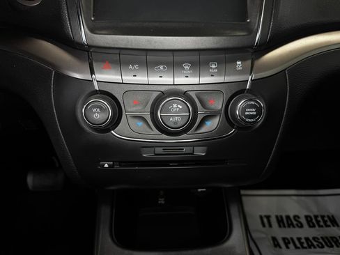 Used 2017 Dodge Journey Crossroad w/ Popular Equipment Group AWD/4WD image 19