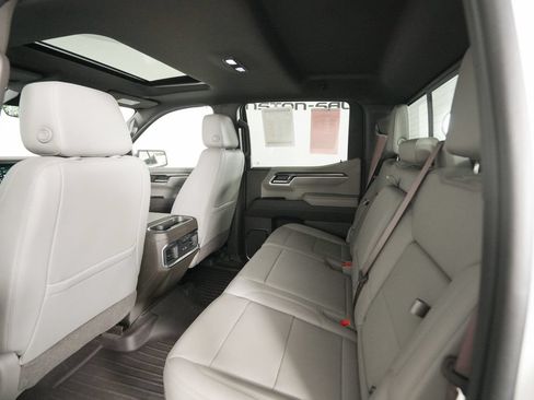 Used 2022 Chevrolet Silverado 1500 LTZ w/ LTZ Premium Package AWD/4WD image 13