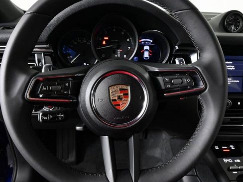 Used 2025 Porsche Macan image 9