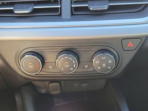 Certified 2024 Chevrolet Trax RS image 30