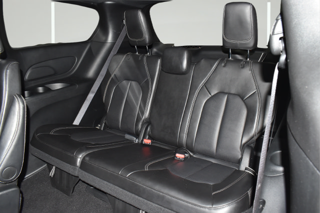 Certified 2025 Chrysler Pacifica Select FWD image 30